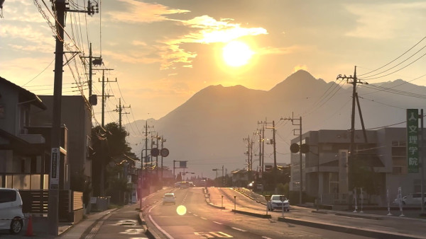 女神配對計劃｜Eddie開拍前五日單拖飛日本拍片 富士山下浪漫合影獲封「教科書級別禮物」