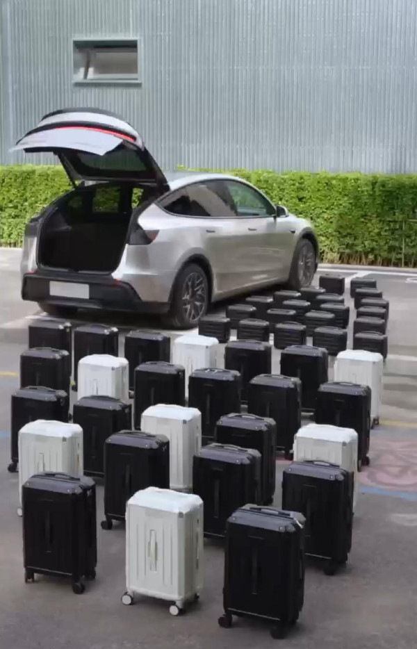 Tesla Model Y L 挑戰「大胃王」最多竟可放XX個行李箱？