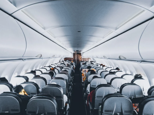 去歐洲變非洲！外國KOL擺錯烏龍搭錯飛機 空少安撫冷靜影片爆紅全網 