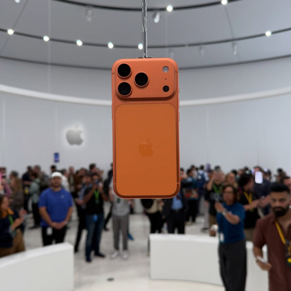 iPhone 17新AI功能無影 宇宙橙色撞樣「大快活」？ Apple市值一夜蒸發超過500億