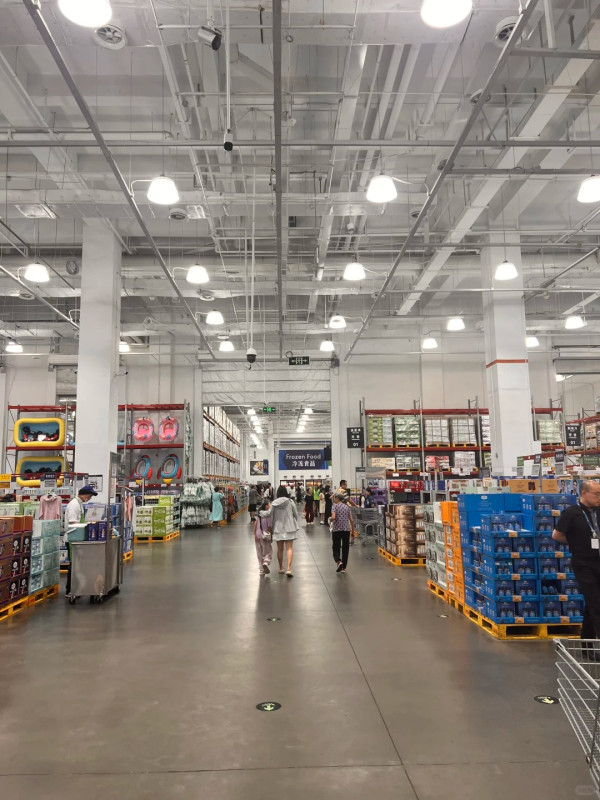 山姆超市5元凍飲可免費續杯！內地大媽自帶巨桶斟滿汽水懶理勸告 