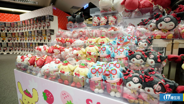 Sanrio《草莓新聞》50週年登陸又一城！客製證件/打卡位/限定公仔周邊/福袋