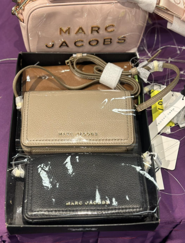 銅鑼灣時代廣場開倉低至1折！$199起買 DSQUARED2/Laurel/Marc Jacobs/Versace！牛仔褲/T恤/運動鞋/太陽眼鏡/袋款/山羊絨披肩