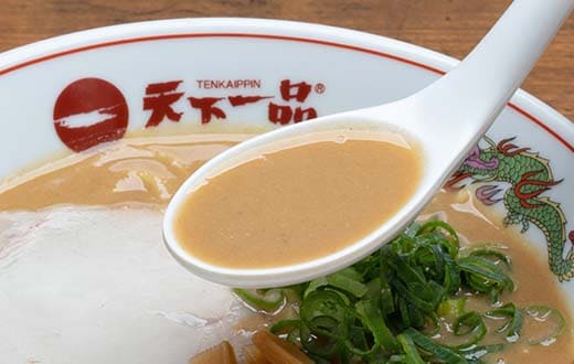 日本人氣拉麵店湯底有曱甴屍！女食客當場嚇傻分店急停業 