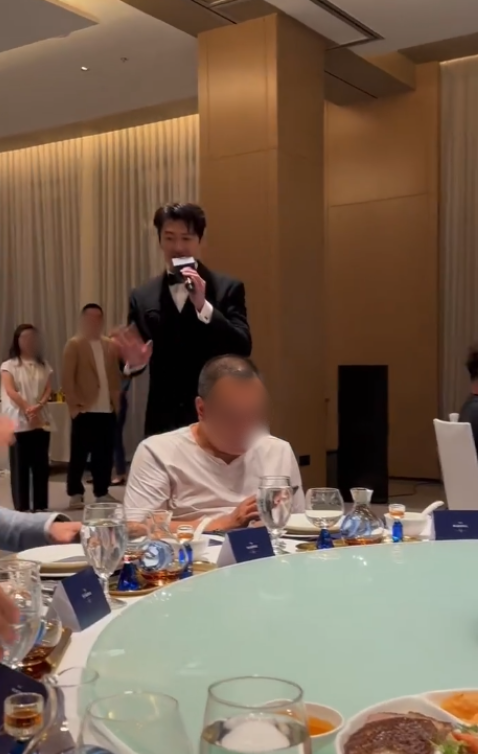 TVB視帝北上淪落飯局歌手冇人理？台下反應冷淡陷尷尬 心酸賺錢模樣遭瘋傳
