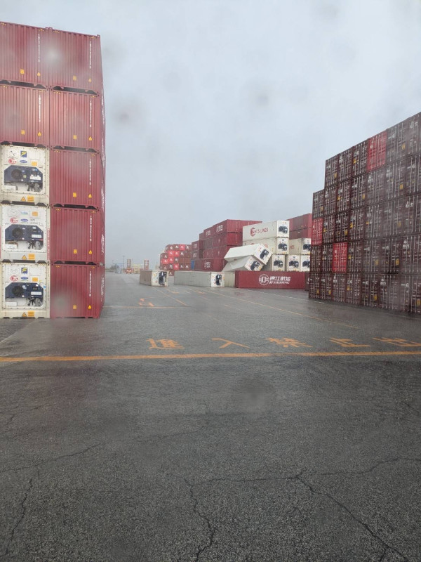 有片!東京破紀錄暴雨!市區多處水浸地裂、JR站慘變瀑布水舞間