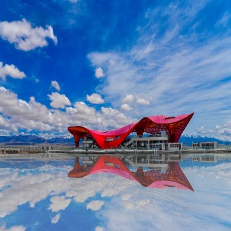 貪心遊客青海鹽湖偷鹽當手信