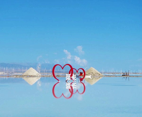 貪心遊客青海鹽湖偷鹽當手信