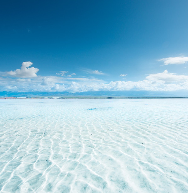 貪心遊客青海鹽湖偷鹽當手信