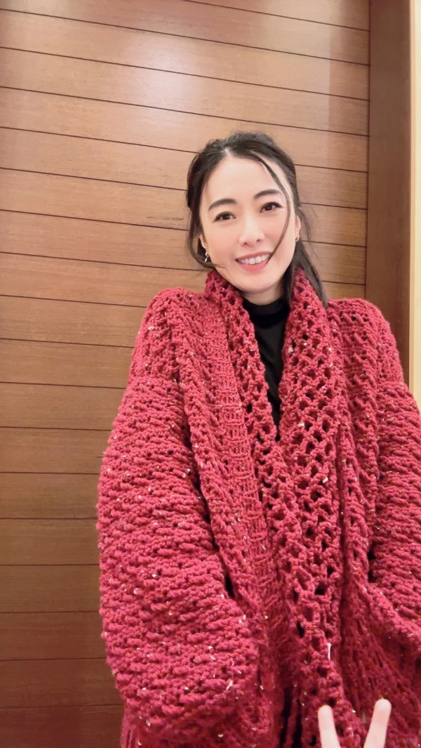 甘比擁700億身家仍貼地排長龍食平民餐廳 女首富出巡驚訝網民：可以直接買咗間舖