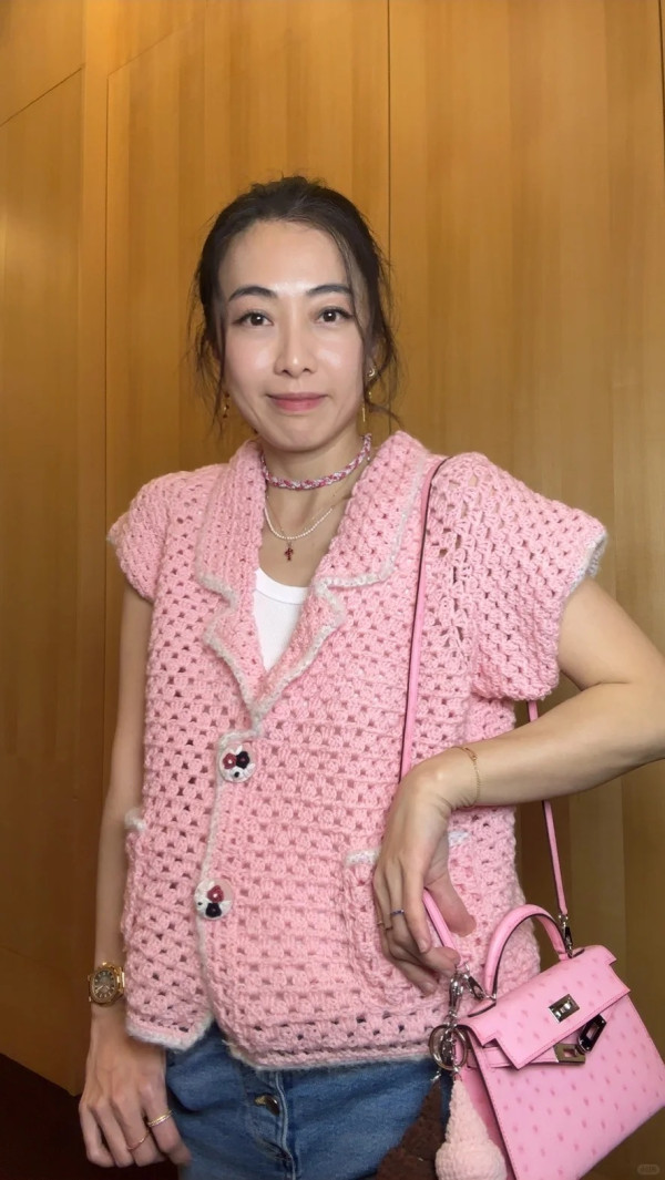 甘比擁700億身家仍貼地排長龍食平民餐廳 女首富出巡驚訝網民：可以直接買咗間舖
