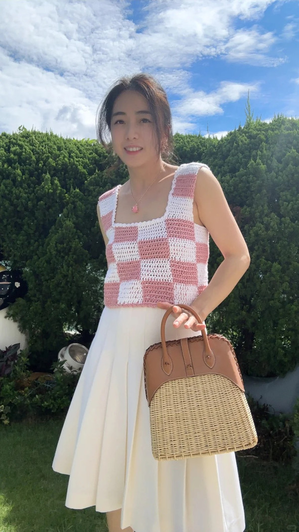 甘比擁700億身家仍貼地排長龍食平民餐廳 女首富出巡驚訝網民：可以直接買咗間舖