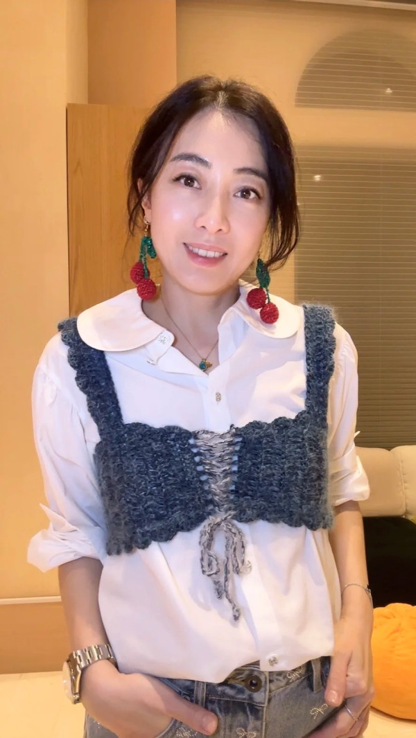 甘比擁700億身家仍貼地排長龍食平民餐廳 女首富出巡驚訝網民：可以直接買咗間舖