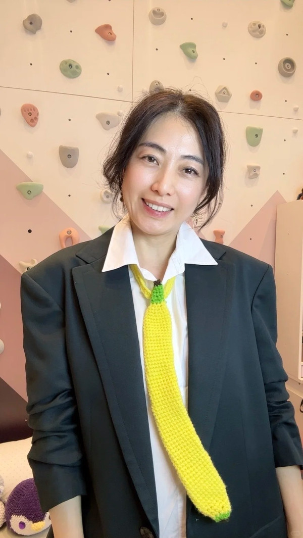 甘比擁700億身家仍貼地排長龍食平民餐廳 女首富出巡驚訝網民：可以直接買咗間舖
