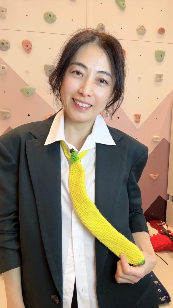 甘比擁700億身家仍貼地排長龍食平民餐廳 女首富出巡驚訝網民：可以直接買咗間舖