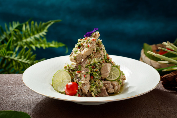 泰國菜推介｜米芝蓮推介啊睿泰登陸中環 必試咖喱蟹、火山排骨、鴨肉生菜包