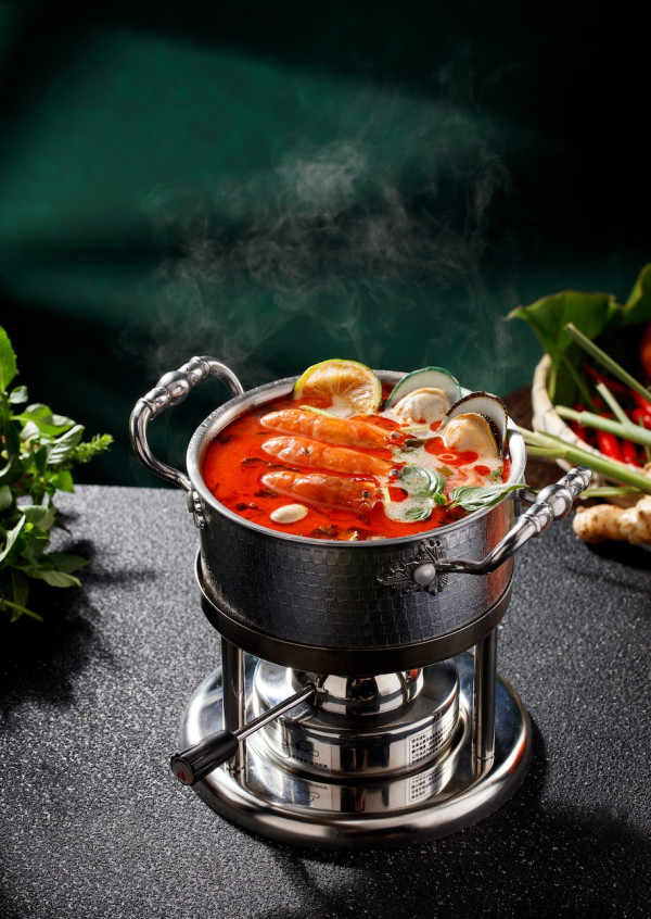 泰國菜推介｜米芝蓮推介啊睿泰登陸中環 必試咖喱蟹、火山排骨、鴨肉生菜包