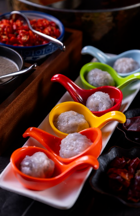 銅鑼灣美食｜港味濃情玩味火鍋「去滾」全新菜單 必食清酒煮卜卜蜆湯、潮汕手切牛頸脊、潮汕手切匙仁、金甲脆魚皮