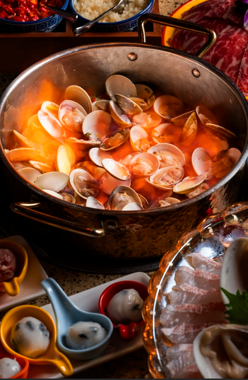 銅鑼灣美食｜港味濃情玩味火鍋「去滾」全新菜單 必食清酒煮卜卜蜆湯、潮汕手切牛頸脊、潮汕手切匙仁、金甲脆魚皮