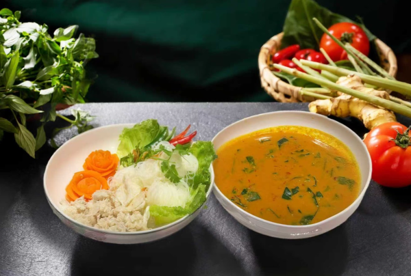 泰國菜推介｜米芝蓮推介啊睿泰登陸中環 必試咖喱蟹、火山排骨、鴨肉生菜包