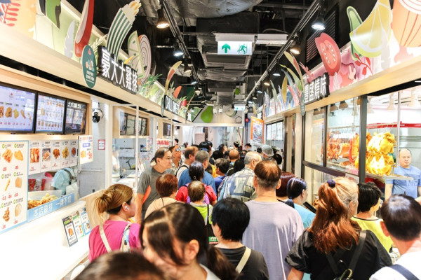 彩明街市推出「熱氣球苦主」優惠 免費送雪糕雪條 何小姐現身撐場！