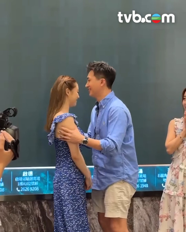 女神配對計劃｜葉蒨文GM場外繼續錫錫影片流出 啄木鳥式瘋狂錫上癮惹全場起哄