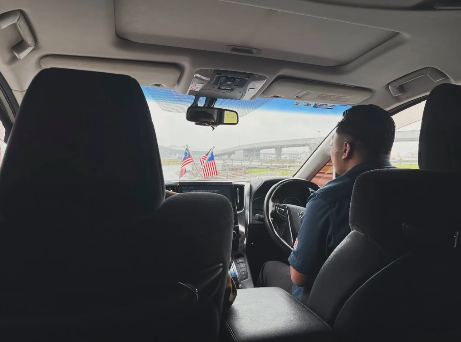 前TVB男星被警員機場閘口守候 一落機嚇親：以為自己變國際通緝犯 