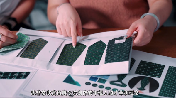 施政報告2025｜AI特首現身預告影片 製作8秒片段做一動作 介紹THEi師生團隊設計領帶