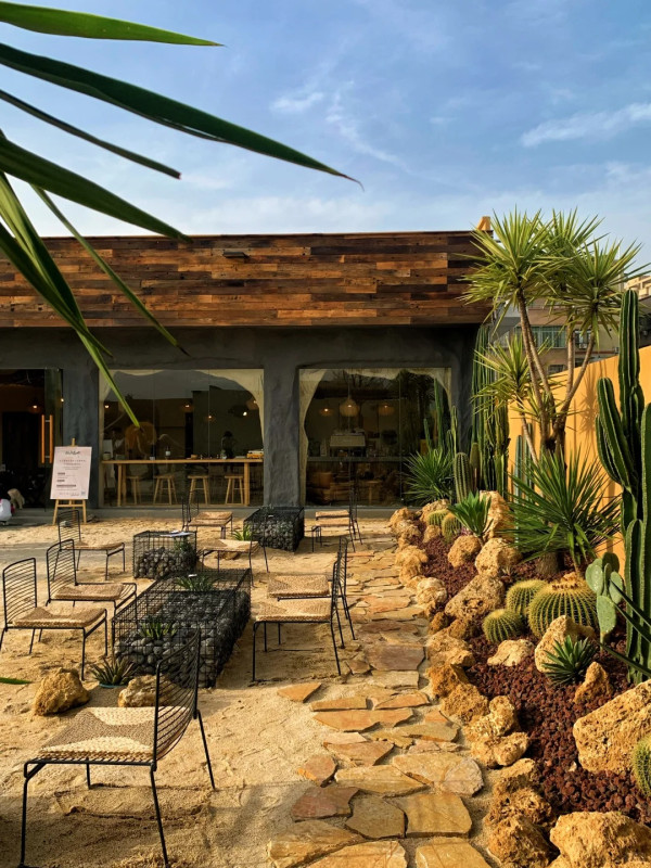 深圳沙漠風咖啡店1秒穿越摩洛哥！駱駝、沙地、日落夜景超夢幻 