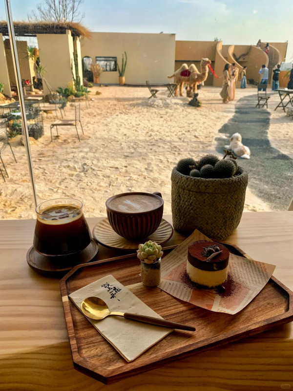 深圳沙漠風咖啡店1秒穿越摩洛哥！駱駝、沙地、日落夜景超夢幻 