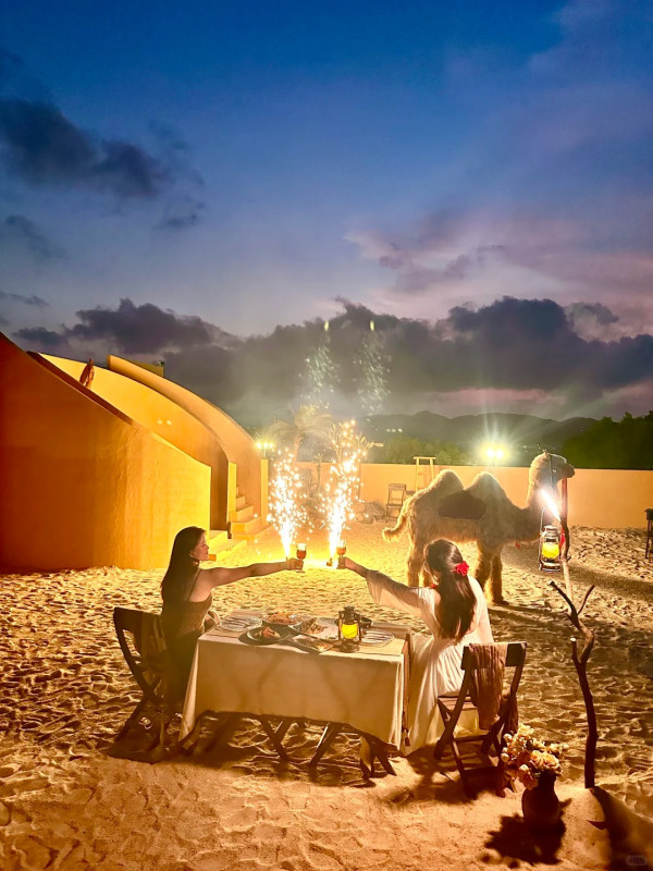 深圳沙漠風咖啡店1秒穿越摩洛哥！駱駝、沙地、日落夜景超夢幻 