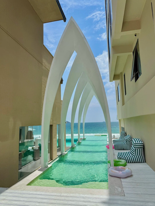 深圳版「峇里島」泰菜餐廳 必打卡透明泳池 無死角超靚海景 