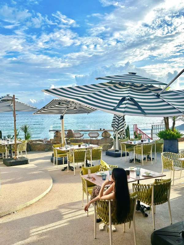 深圳版「峇里島」泰菜餐廳 必打卡透明泳池 無死角超靚海景 