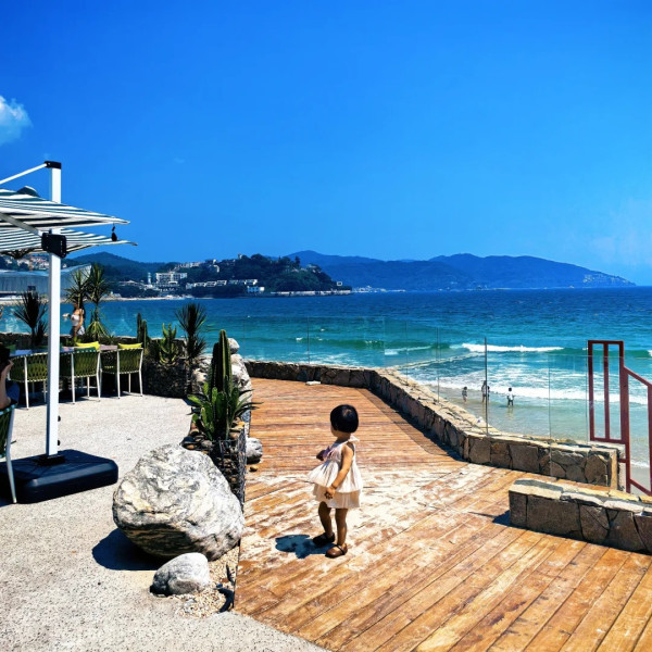 深圳版「峇里島」泰菜餐廳 必打卡透明泳池 無死角超靚海景 