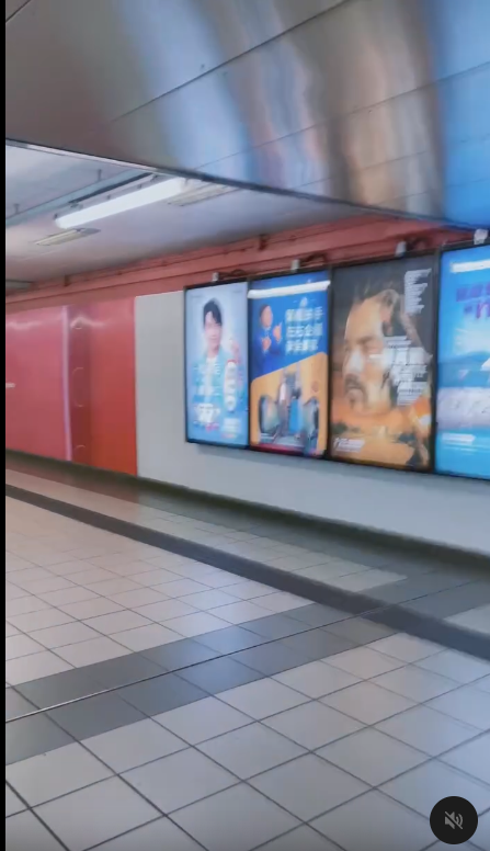 《8號出口》香港真人版？大叔神還原詭異微笑 紅磡站出口重現遊戲驚嚇一幕【有片】