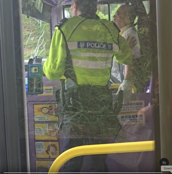 鐵通飛插城巴車長胸口 事前5次致電無人應 大欖隧道回應一物失靈？