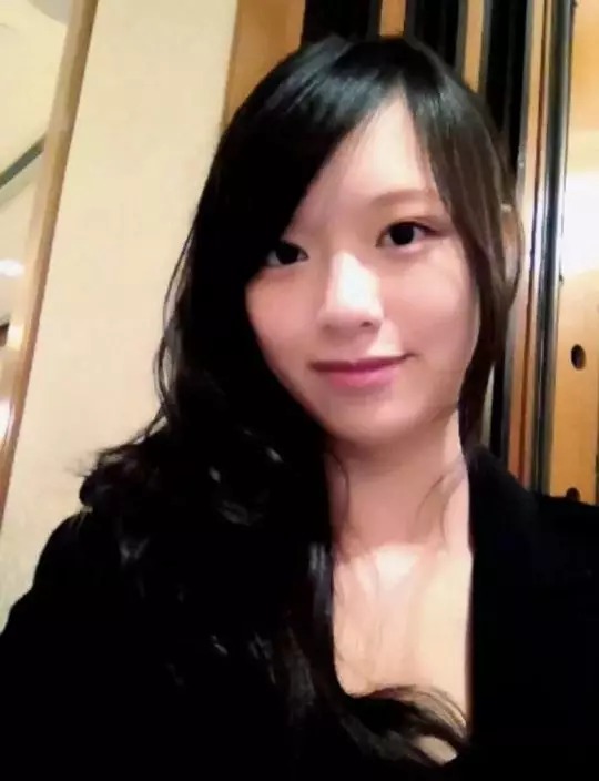 馮盈盈著加細碼Tee谷盡好身材逼爆衫 對比入行前舊照有一驚人變化令人好奇