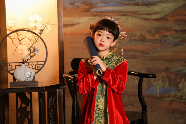 賈曉晨5歲細女近照明顯變靚氣質大反轉 曾被指與家姐「混血芭比」顏值差距大