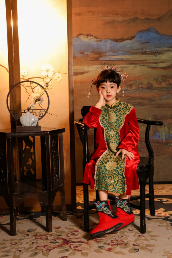 賈曉晨5歲細女近照明顯變靚氣質大反轉 曾被指與家姐「混血芭比」顏值差距大