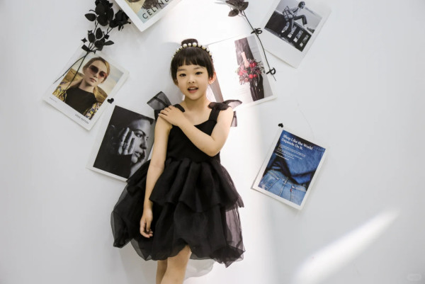 賈曉晨5歲細女近照明顯變靚氣質大反轉 曾被指與家姐「混血芭比」顏值差距大