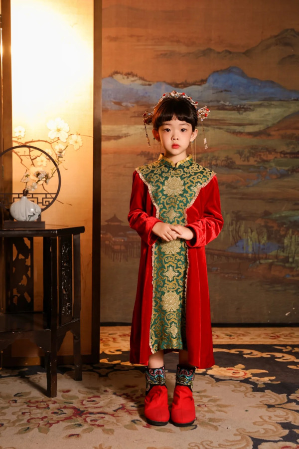 賈曉晨5歲細女近照明顯變靚氣質大反轉 曾被指與家姐「混血芭比」顏值差距大