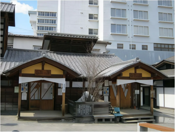 圖片來源:MiYo的日常@小紅書、不太自律打工人@小紅書、落星田睡覺呼嚕嚕@小紅書、Agoda、草津溫泉旅遊協會