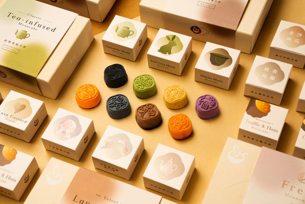 年輕人最愛月餅禮盒！卡通聯乘/茶味/麻糬/流心開心果 中秋送禮優惠低至半價