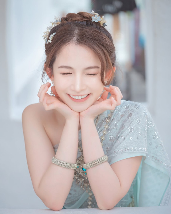 TVB上位小花半工讀兩年副學士升呢學士 晒城大學生證：第三年繼續努力