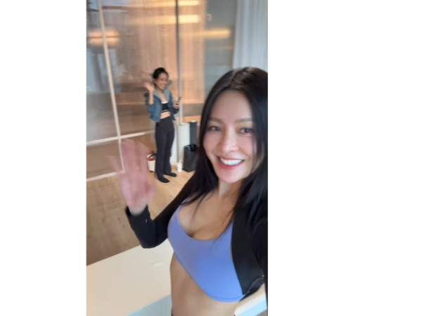 張曦雯分手後單身大解放邪惡高炒上圍 多角度騷身材瞓低自拍胸形畢露最震撼