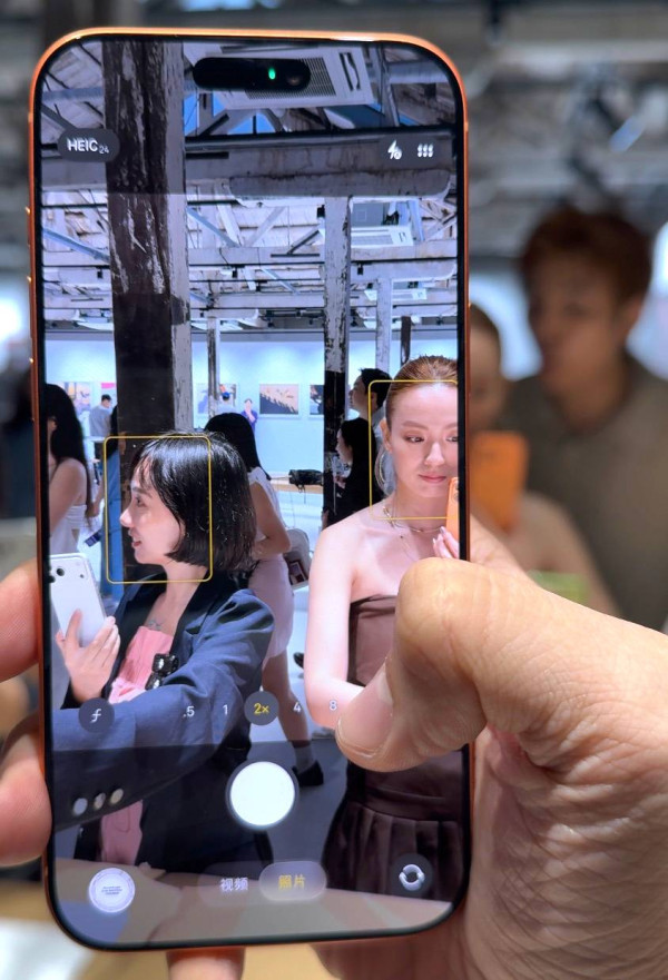 直擊｜國際攝影大師上海聯展iPhone 17 Pro Max作品 同場加映iPhone 17 Pro Max、iPhone Air上手體驗