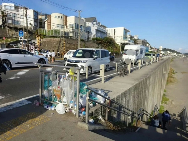 日本「鎌倉高校前」淪陷！公廁無奈關閉 遊客隨地便溺惹怒居民 