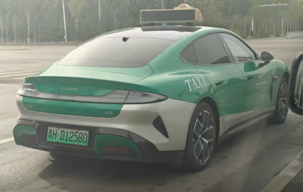 港人借尿袋被收$4600租金？網民熱議「係咪用嚟叉Tesla」 CHARGESPOT解釋真正收費模式