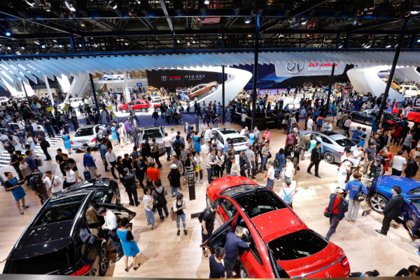 設計師親口證實 Tesla 車門內把手重新設計 幕後推手竟可能係中國？