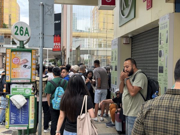 iPhone 17系列開賣！尖沙咀廣東道Apple大排長龍、市民湧現旺角先達